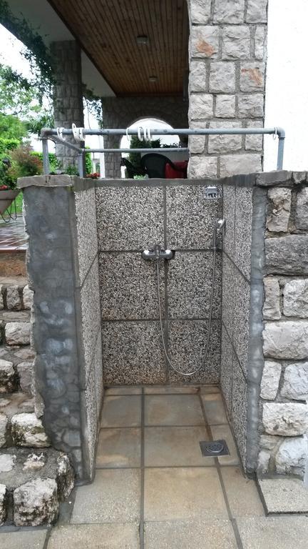 Apartman "Ela" Njivice Exterior foto